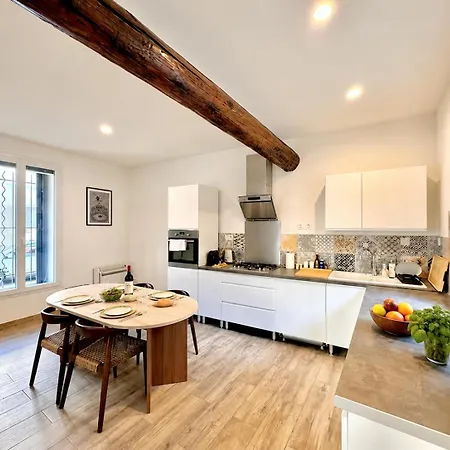 Duplex Central, 2 Personnes, Centre-ville, Lit 180x200 Vakantiehuis Nîmes